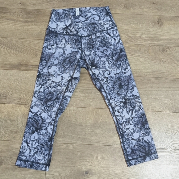 Lululemon Wunder Under crop hi-rise size 6 - Picture 7 of 12